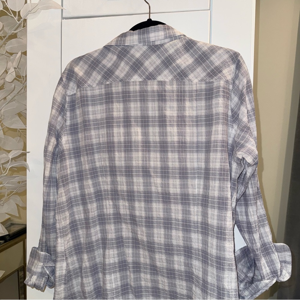 Eddie Bauer ladies gray plaid button up shirt, lightweight - Picture 2 of 10